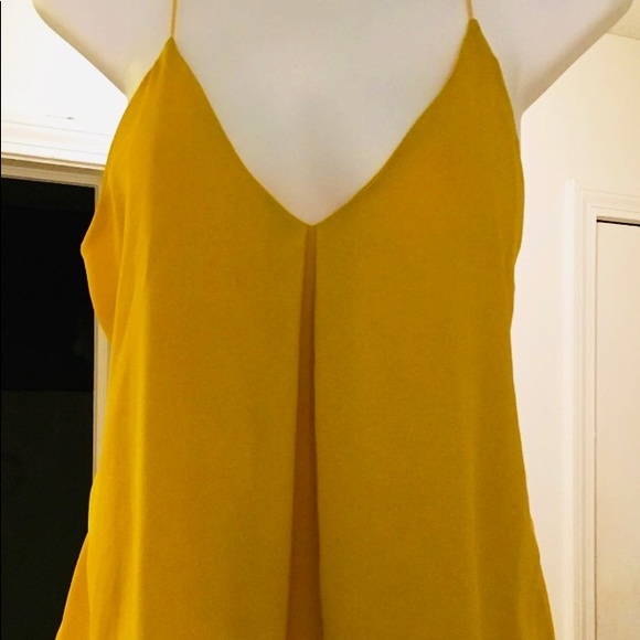 Tops - NWT Lovely Top💛